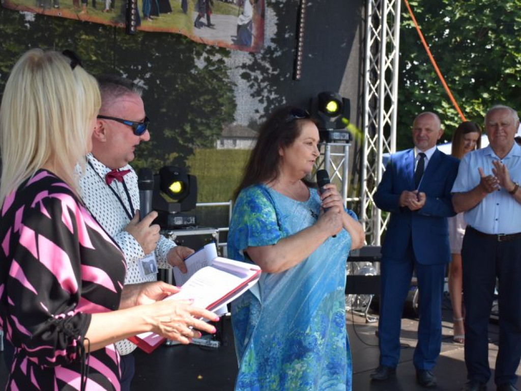 Anna Dymna na Pikniku Rycerskim w Ossolinie. Znakomita aktorka otrzymała Kryształowe Berło [zdjęcia]