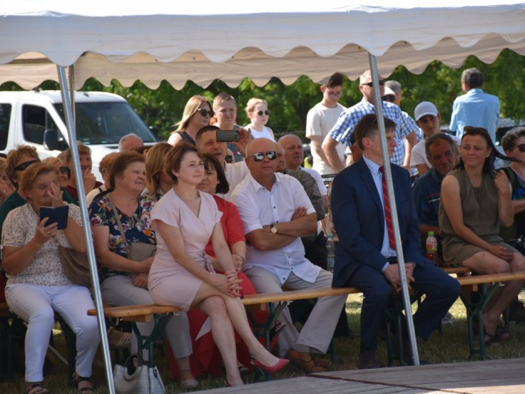 Anna Dymna na Pikniku Rycerskim w Ossolinie. Znakomita aktorka otrzymała Kryształowe Berło [zdjęcia]