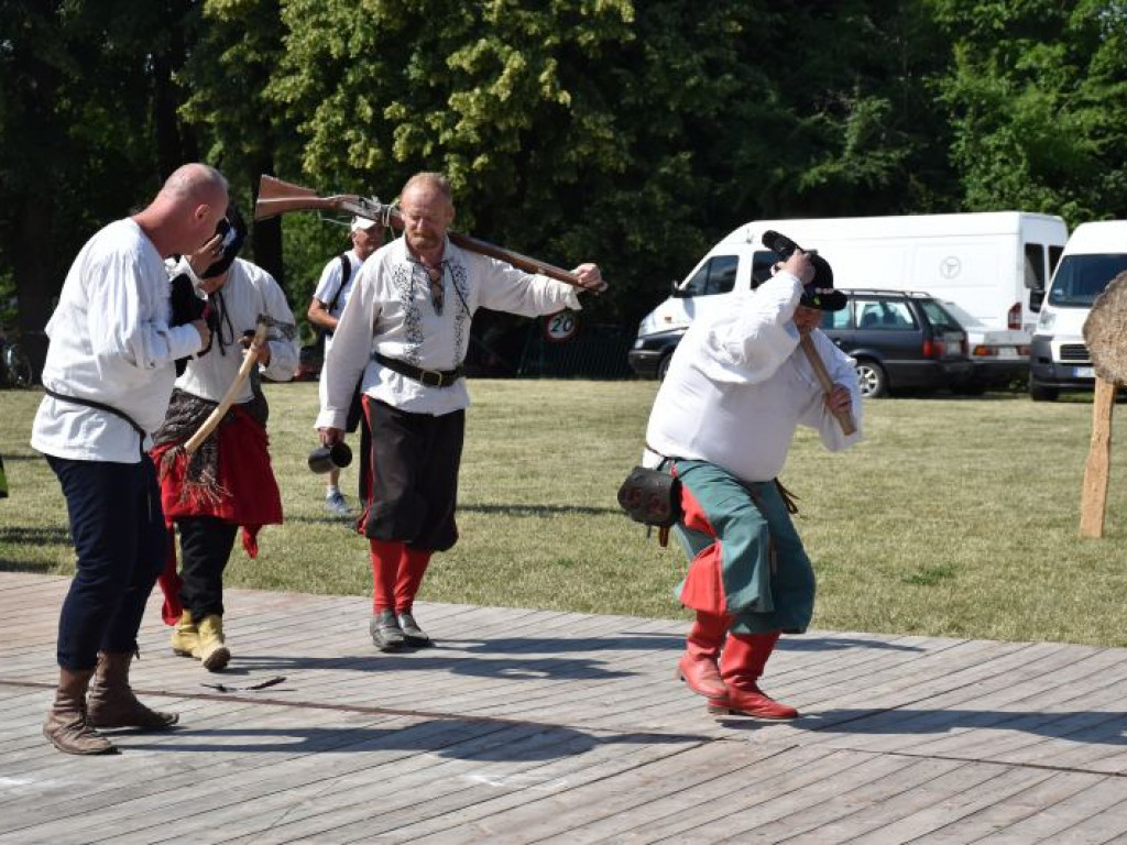 Anna Dymna na Pikniku Rycerskim w Ossolinie. Znakomita aktorka otrzymała Kryształowe Berło [zdjęcia]