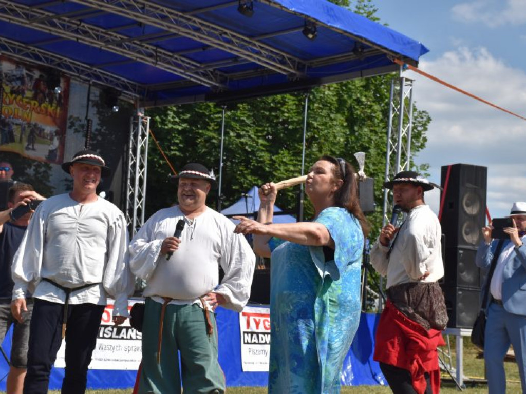 Anna Dymna na Pikniku Rycerskim w Ossolinie. Znakomita aktorka otrzymała Kryształowe Berło [zdjęcia]