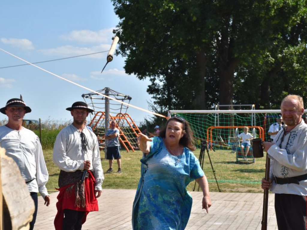Anna Dymna na Pikniku Rycerskim w Ossolinie. Znakomita aktorka otrzymała Kryształowe Berło [zdjęcia]
