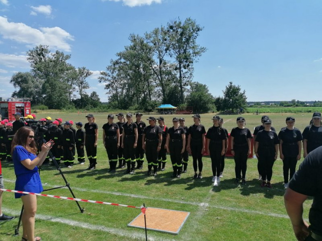 Zacięta rywalizacja podczas zawodów w Tarnobrzegu. Pod jednym ze strażaków pękła ściana [wideo][zdjęcia]