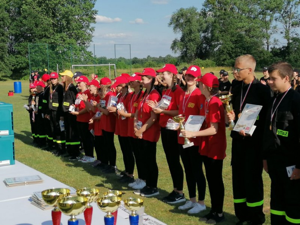 Zacięta rywalizacja podczas zawodów w Tarnobrzegu. Pod jednym ze strażaków pękła ściana [wideo][zdjęcia]