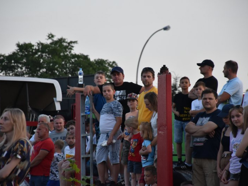 Monster Trucki w Tarnobrzegu. Były drifty i przejazdy przez ścianę ognia [zdjęcia]