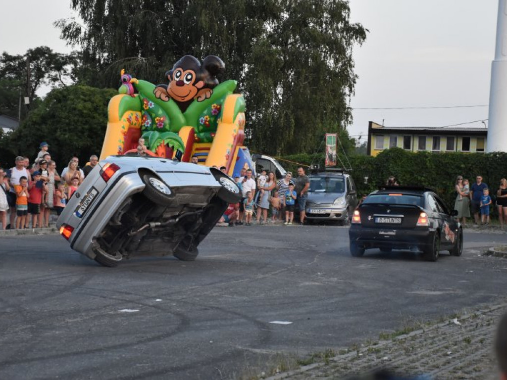 Monster Trucki w Tarnobrzegu. Były drifty i przejazdy przez ścianę ognia [zdjęcia]