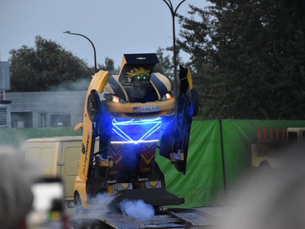 Monster Trucki w Tarnobrzegu. Były drifty i przejazdy przez ścianę ognia [zdjęcia]