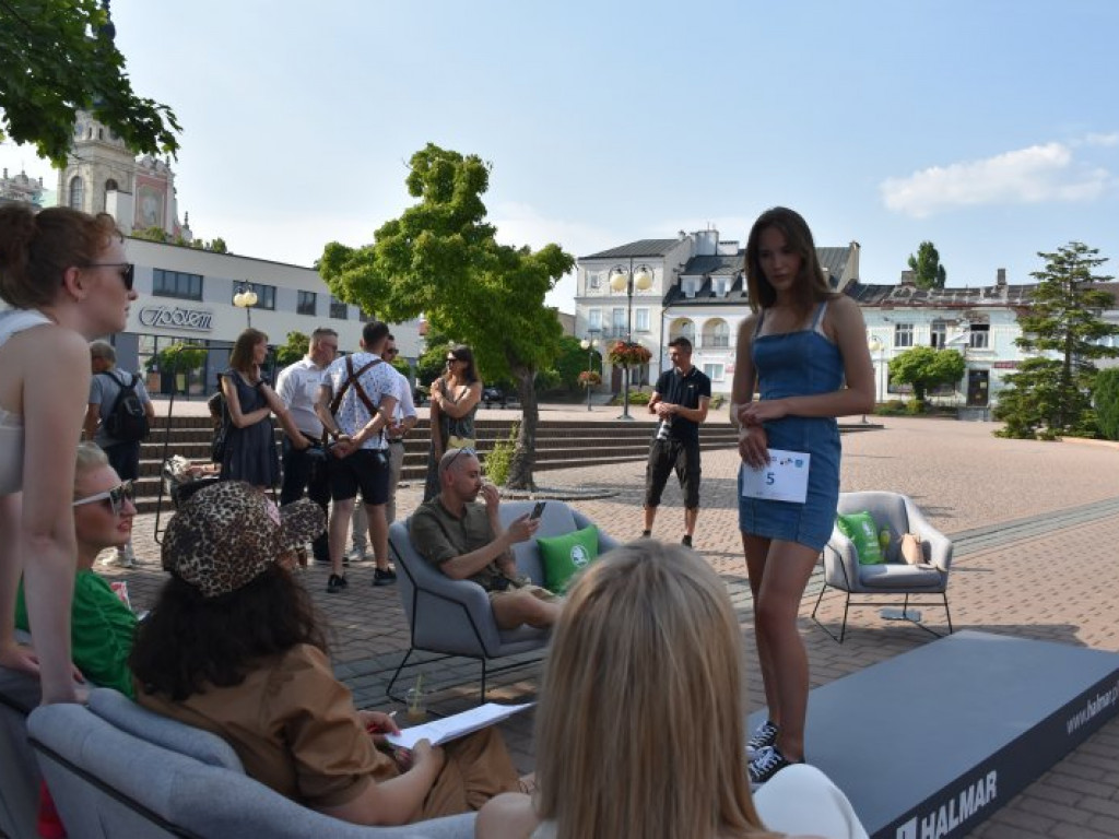 Tarnobrzeski casting na modelki i modeli. Zobaczcie jak było [zdjęcia]