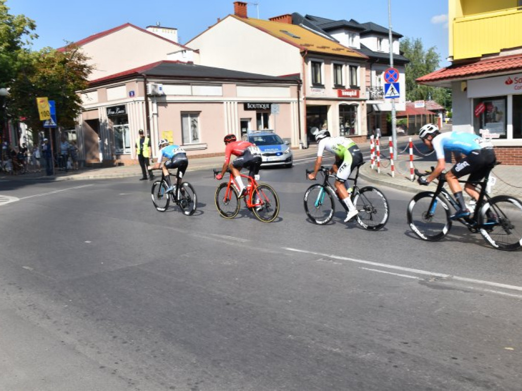 Wspaniały finisz etapu wyścigu kolarskiego w Tarnobrzegu [zdjęcia]