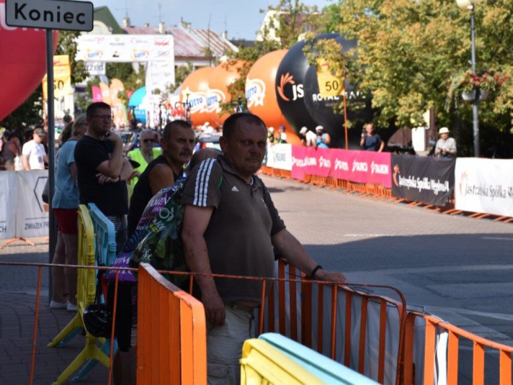 Wspaniały finisz etapu wyścigu kolarskiego w Tarnobrzegu [zdjęcia]
