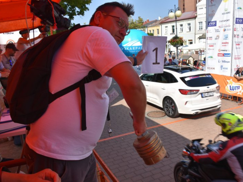 Wspaniały finisz etapu wyścigu kolarskiego w Tarnobrzegu [zdjęcia]