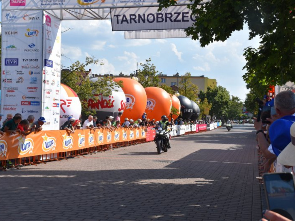 Wspaniały finisz etapu wyścigu kolarskiego w Tarnobrzegu [zdjęcia]