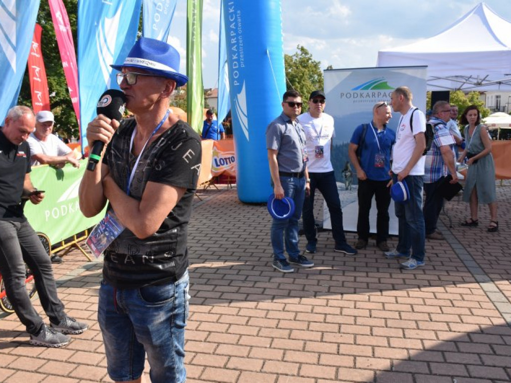 Wspaniały finisz etapu wyścigu kolarskiego w Tarnobrzegu [zdjęcia]