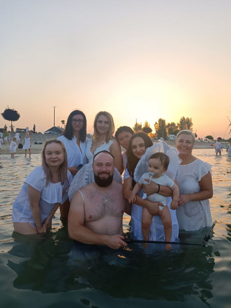 Anielska kąpiel o wschodzie słońca dla hospicjum dziecięcego w Skowierzynie [zdjęcia]