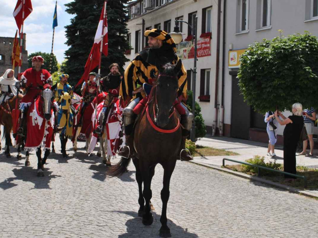 Wspaniałe historyczne widowisko w Szydłowie. Przyjechali rycerze z całej Polski [wideo][zdjęcia]