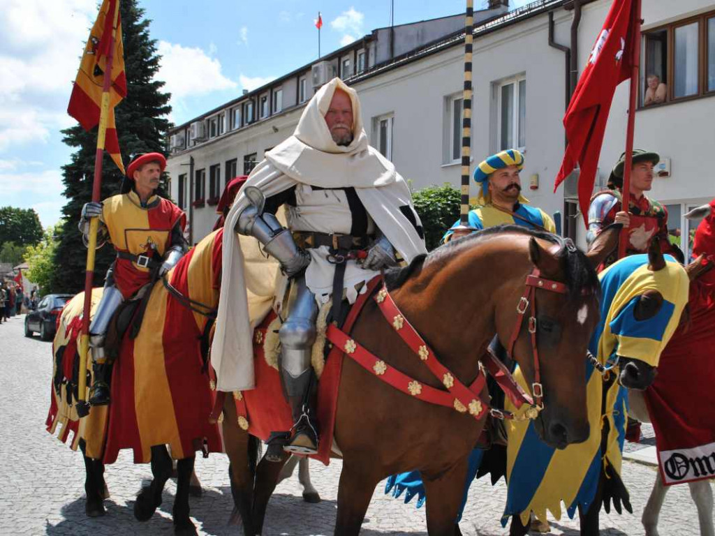 Wspaniałe historyczne widowisko w Szydłowie. Przyjechali rycerze z całej Polski [wideo][zdjęcia]