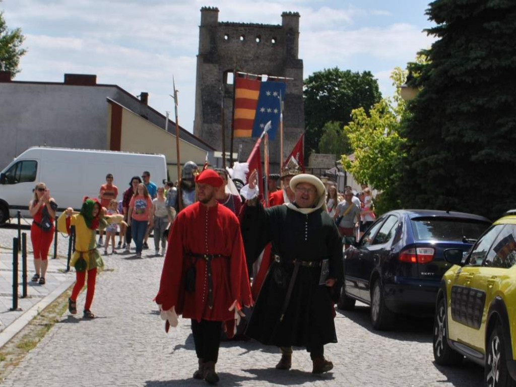 Wspaniałe historyczne widowisko w Szydłowie. Przyjechali rycerze z całej Polski [wideo][zdjęcia]