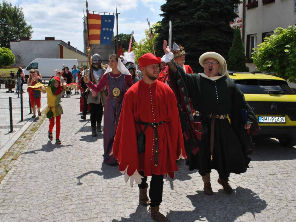 Wspaniałe historyczne widowisko w Szydłowie. Przyjechali rycerze z całej Polski [wideo][zdjęcia]