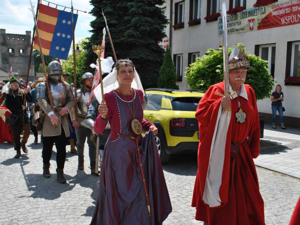 Wspaniałe historyczne widowisko w Szydłowie. Przyjechali rycerze z całej Polski [wideo][zdjęcia]