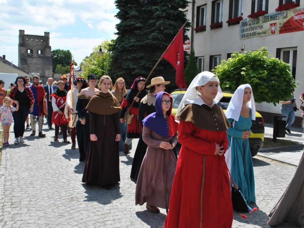 Wspaniałe historyczne widowisko w Szydłowie. Przyjechali rycerze z całej Polski [wideo][zdjęcia]