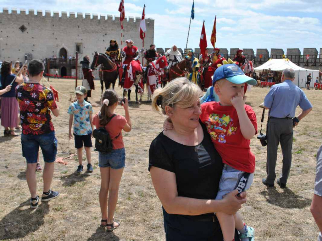 Wspaniałe historyczne widowisko w Szydłowie. Przyjechali rycerze z całej Polski [wideo][zdjęcia]
