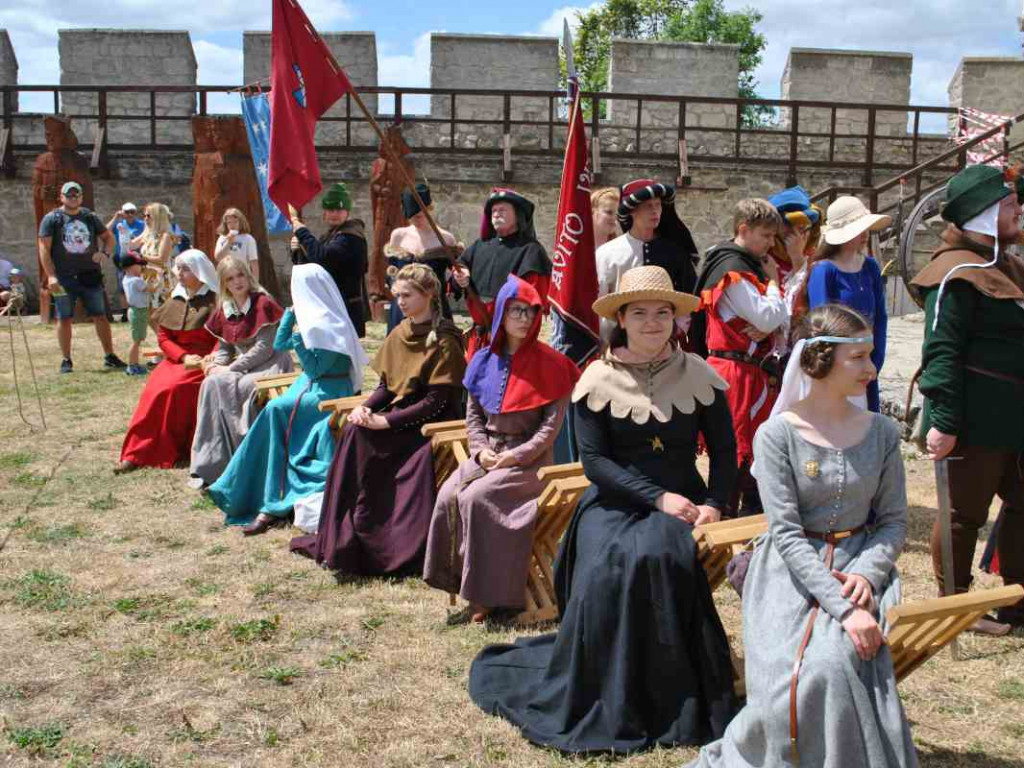 Wspaniałe historyczne widowisko w Szydłowie. Przyjechali rycerze z całej Polski [wideo][zdjęcia]