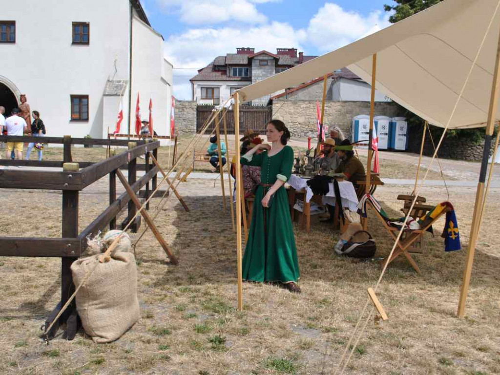 Wspaniałe historyczne widowisko w Szydłowie. Przyjechali rycerze z całej Polski [wideo][zdjęcia]