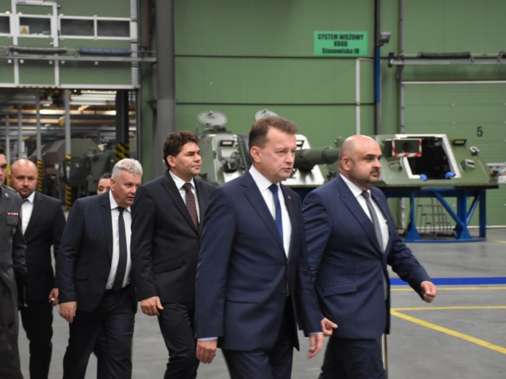Minister Obrony Narodowej w Hucie Stalowa Wola. Podpisał gigantyczny kontrakt! [zdjęcia]