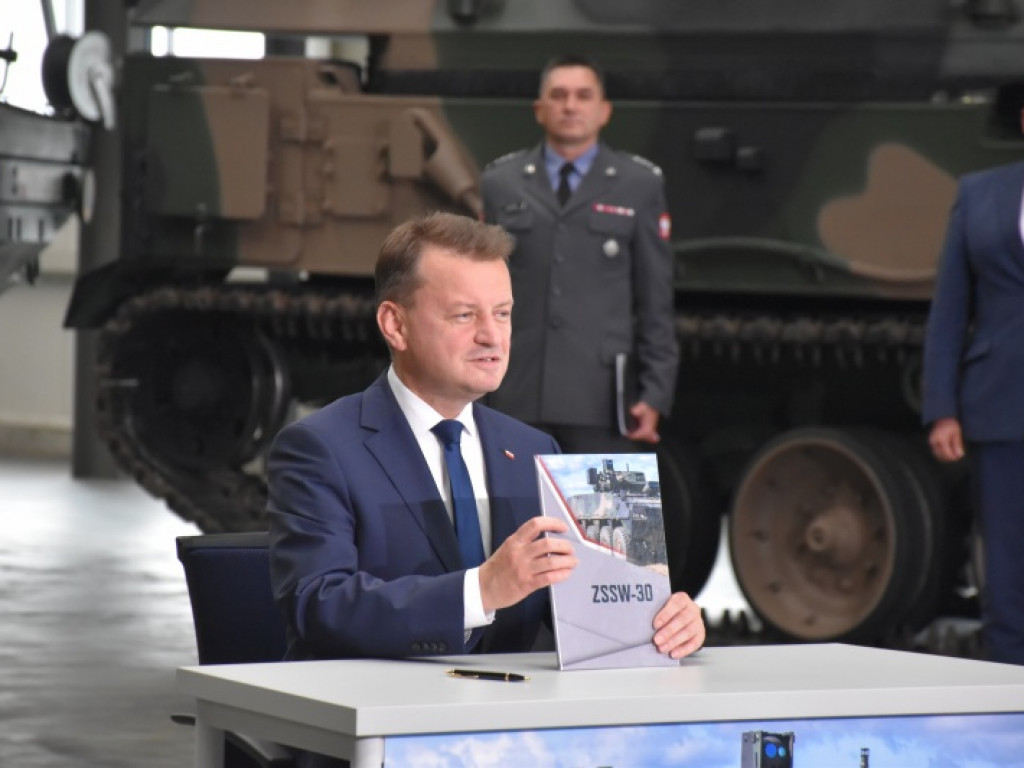 Minister Obrony Narodowej w Hucie Stalowa Wola. Podpisał gigantyczny kontrakt! [zdjęcia]