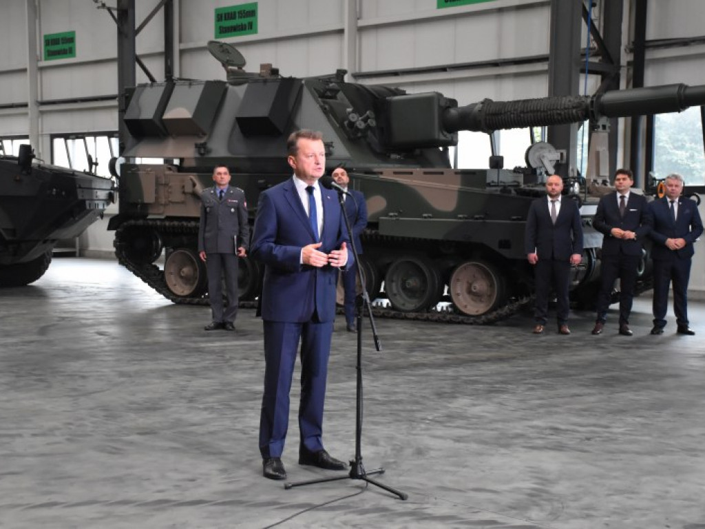 Minister Obrony Narodowej w Hucie Stalowa Wola. Podpisał gigantyczny kontrakt! [zdjęcia]