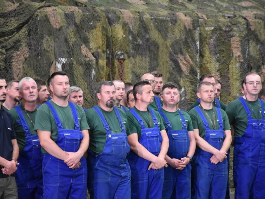 Minister Obrony Narodowej w Hucie Stalowa Wola. Podpisał gigantyczny kontrakt! [zdjęcia]