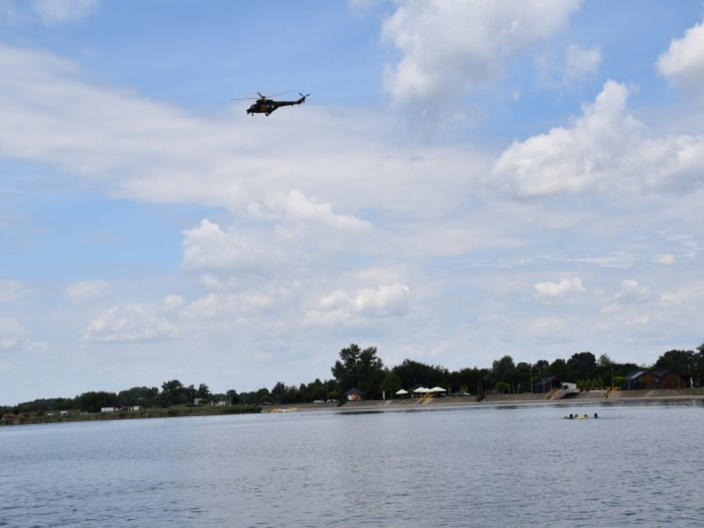 Zobacz akcję ratunkową z udziałem helikoptera nad Jeziorem Tarnobrzeskim [wideo][zdjęcia]
