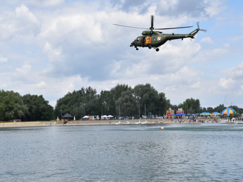 Zobacz akcję ratunkową z udziałem helikoptera nad Jeziorem Tarnobrzeskim [wideo][zdjęcia]
