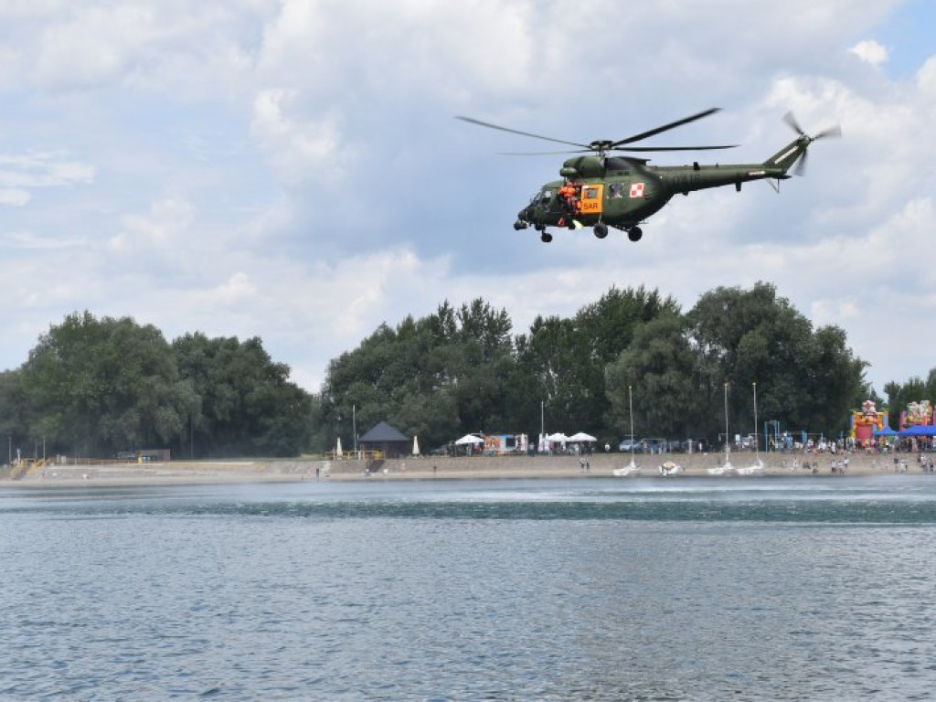 Zobacz akcję ratunkową z udziałem helikoptera nad Jeziorem Tarnobrzeskim [wideo][zdjęcia]