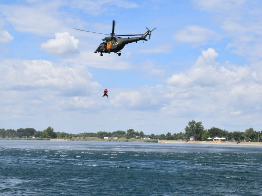 Zobacz akcję ratunkową z udziałem helikoptera nad Jeziorem Tarnobrzeskim [wideo][zdjęcia]