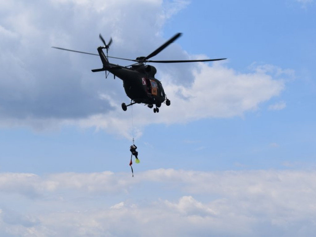 Zobacz akcję ratunkową z udziałem helikoptera nad Jeziorem Tarnobrzeskim [wideo][zdjęcia]