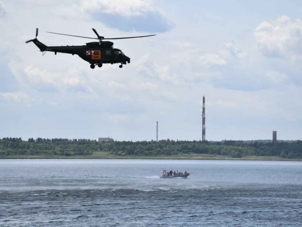Zobacz akcję ratunkową z udziałem helikoptera nad Jeziorem Tarnobrzeskim [wideo][zdjęcia]