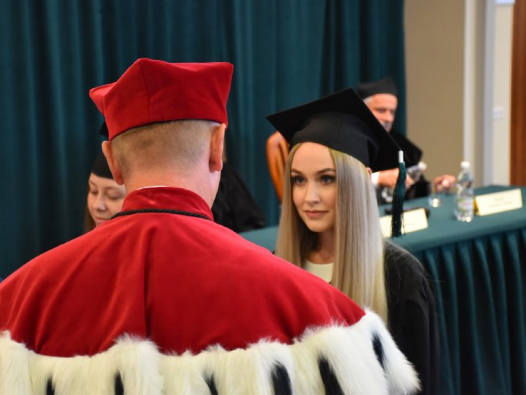 Uroczyste zakończenie studiów na PUZ w Tarnobrzegu. Nie brakowało łez wzruszenia [zdjęcia]