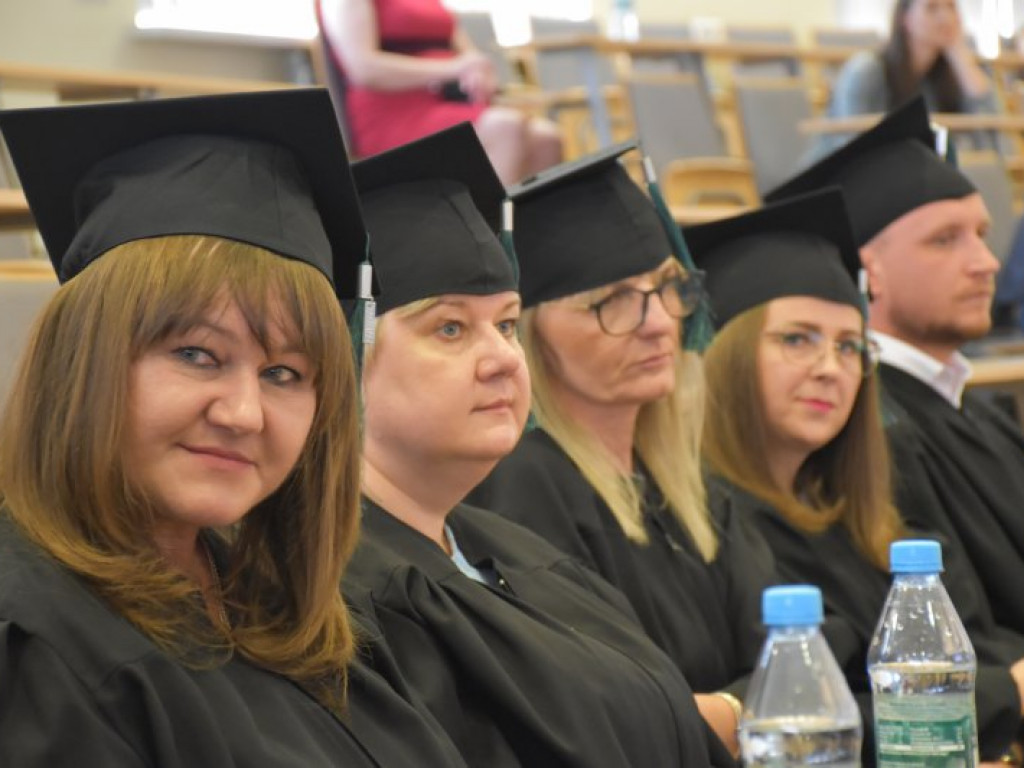Uroczyste zakończenie studiów na PUZ w Tarnobrzegu. Nie brakowało łez wzruszenia [zdjęcia]