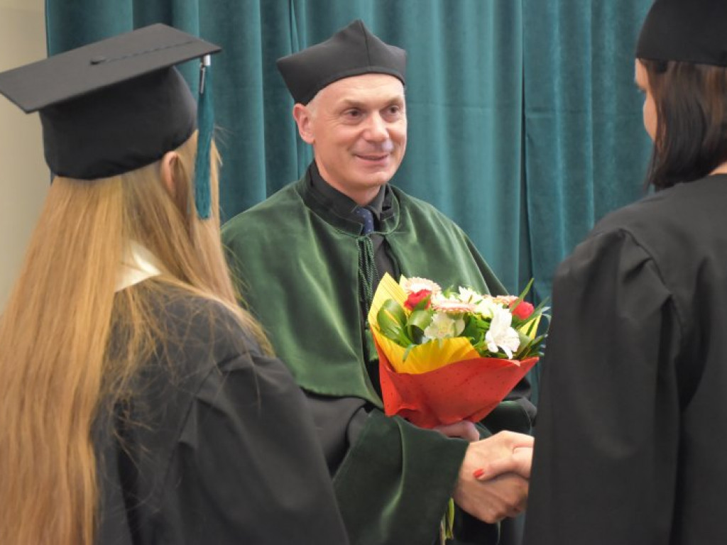 Uroczyste zakończenie studiów na PUZ w Tarnobrzegu. Nie brakowało łez wzruszenia [zdjęcia]