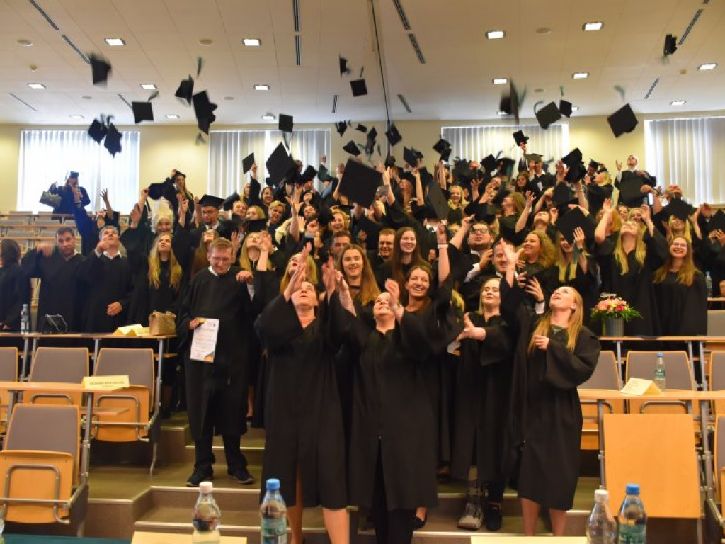 Uroczyste zakończenie studiów na PUZ w Tarnobrzegu. Nie brakowało łez wzruszenia [zdjęcia]