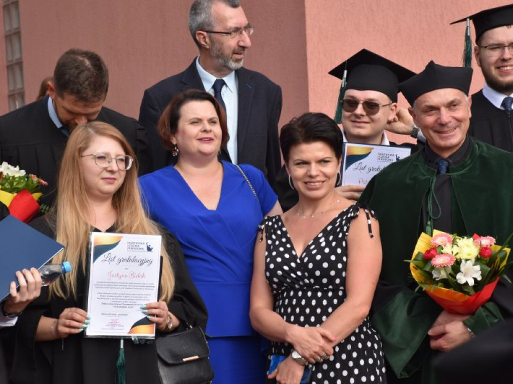 Uroczyste zakończenie studiów na PUZ w Tarnobrzegu. Nie brakowało łez wzruszenia [zdjęcia]