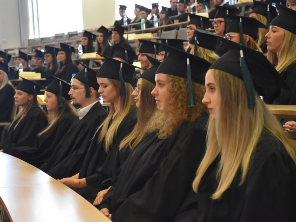 Uroczyste zakończenie studiów na PUZ w Tarnobrzegu. Nie brakowało łez wzruszenia [zdjęcia]