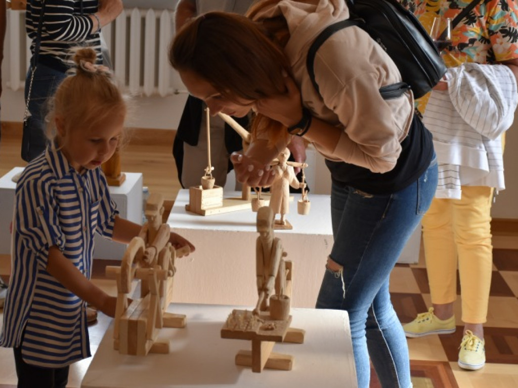 Ruchome zabawki i inne rzeźby Jana Puka na wystawie w Sandomierzu [zdjęcia]