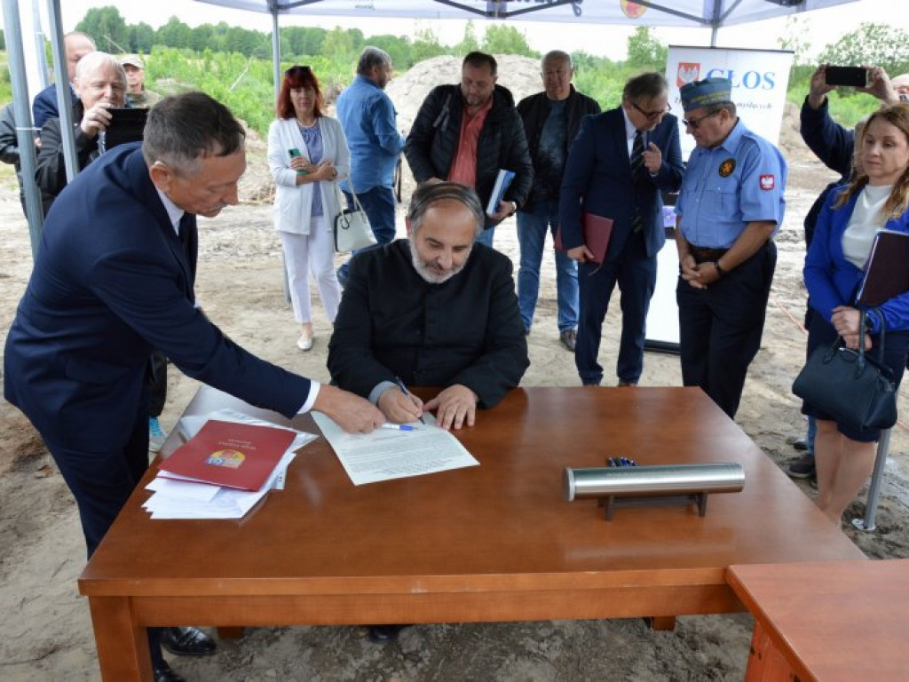 Wmurowanie Aktu Erekcyjnego i urny z prochami pod budowę pomnika 