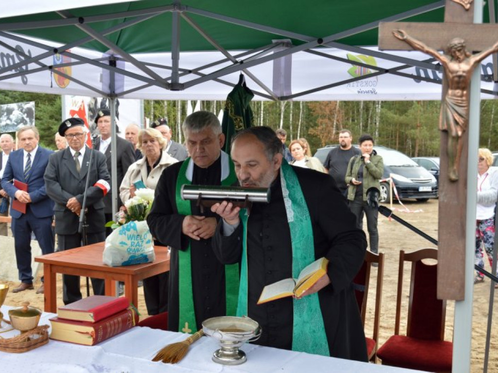 Wmurowanie Aktu Erekcyjnego i urny z prochami pod budowę pomnika 