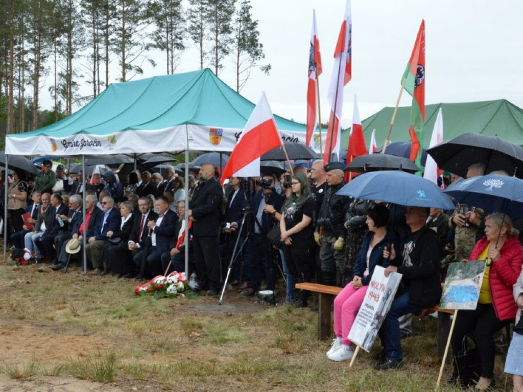 Wmurowanie Aktu Erekcyjnego i urny z prochami pod budowę pomnika 