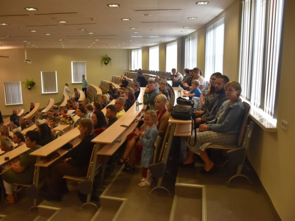 Uroczyste czepkowanie absolwentek pielęgniarstwa w Tarnobrzegu [zdjęcia]