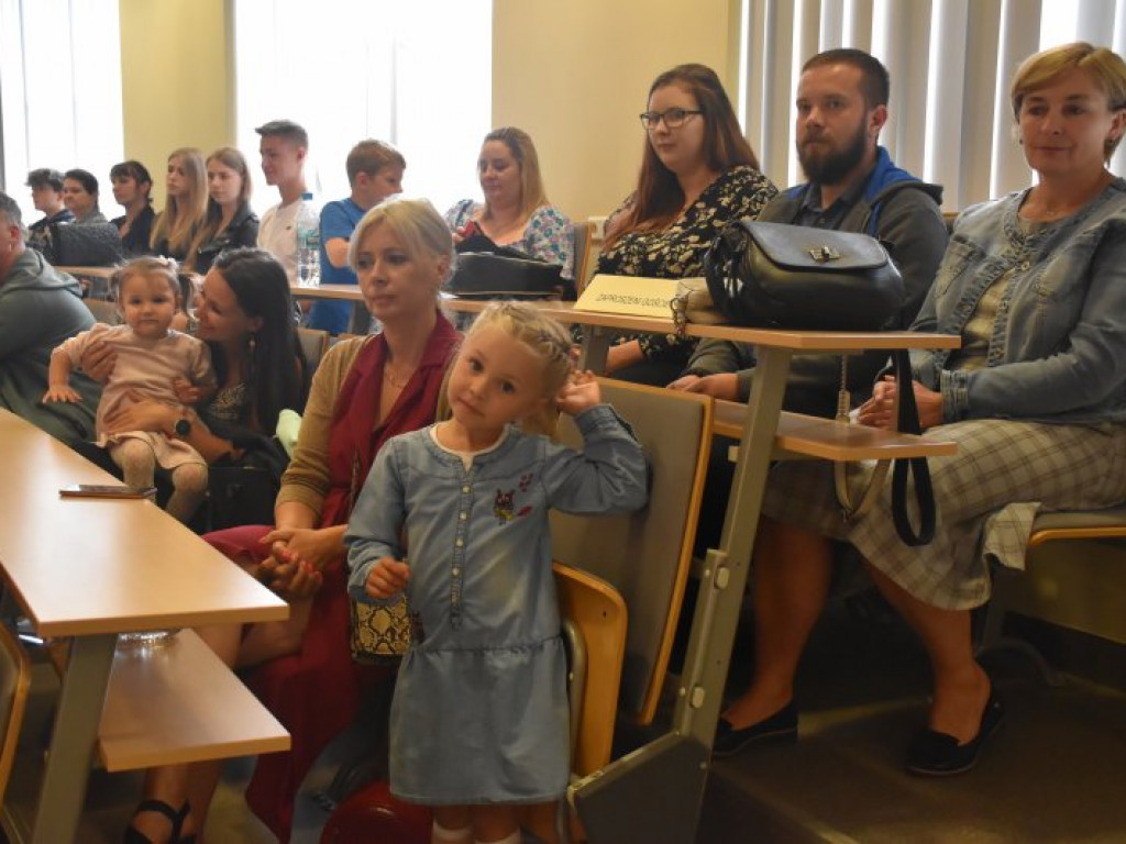 Uroczyste czepkowanie absolwentek pielęgniarstwa w Tarnobrzegu [zdjęcia]