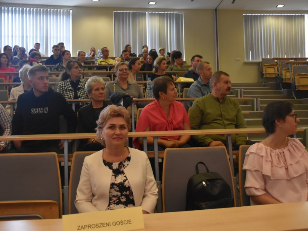 Uroczyste czepkowanie absolwentek pielęgniarstwa w Tarnobrzegu [zdjęcia]