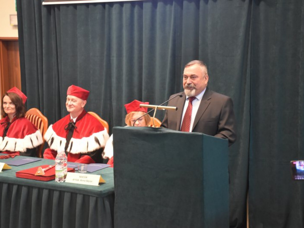 Uroczyste czepkowanie absolwentek pielęgniarstwa w Tarnobrzegu [zdjęcia]